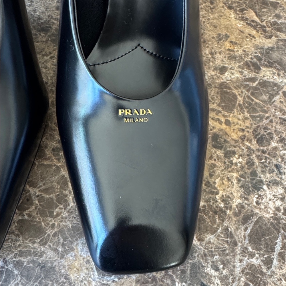 Prada black classic logo pumps modellerie gold logo sz 38.5 - Picture 3 of 10